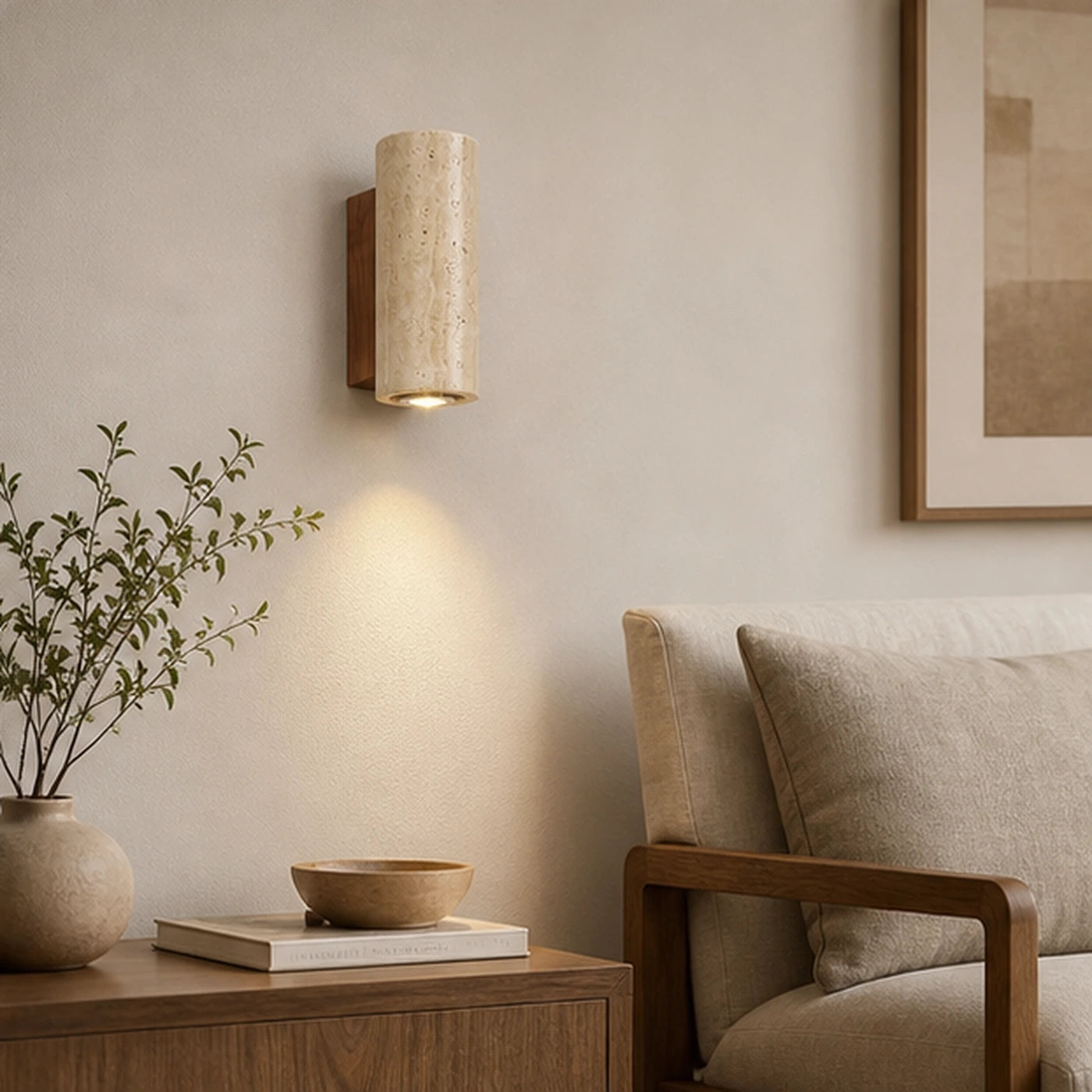 Arandela travertino cilíndrica em sala estilo Japandi