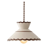 Luminária pendente de cerâmica Branca Escalonada 24,5 cm em fundo branco