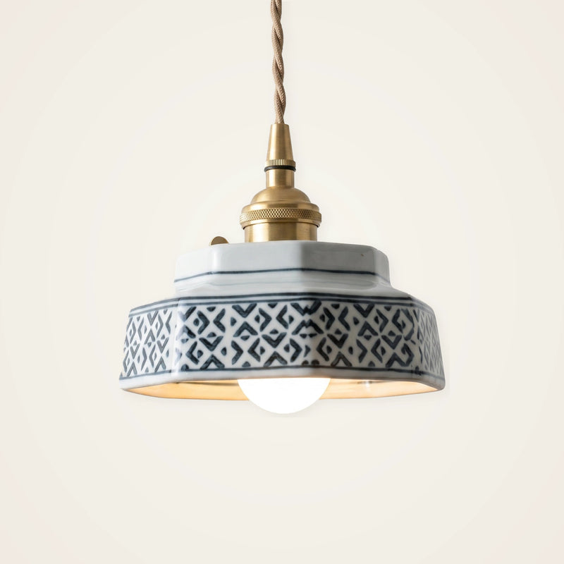 Luminária pendente de cerâmica geométrica Verde claro 14 cm em fundo neutro