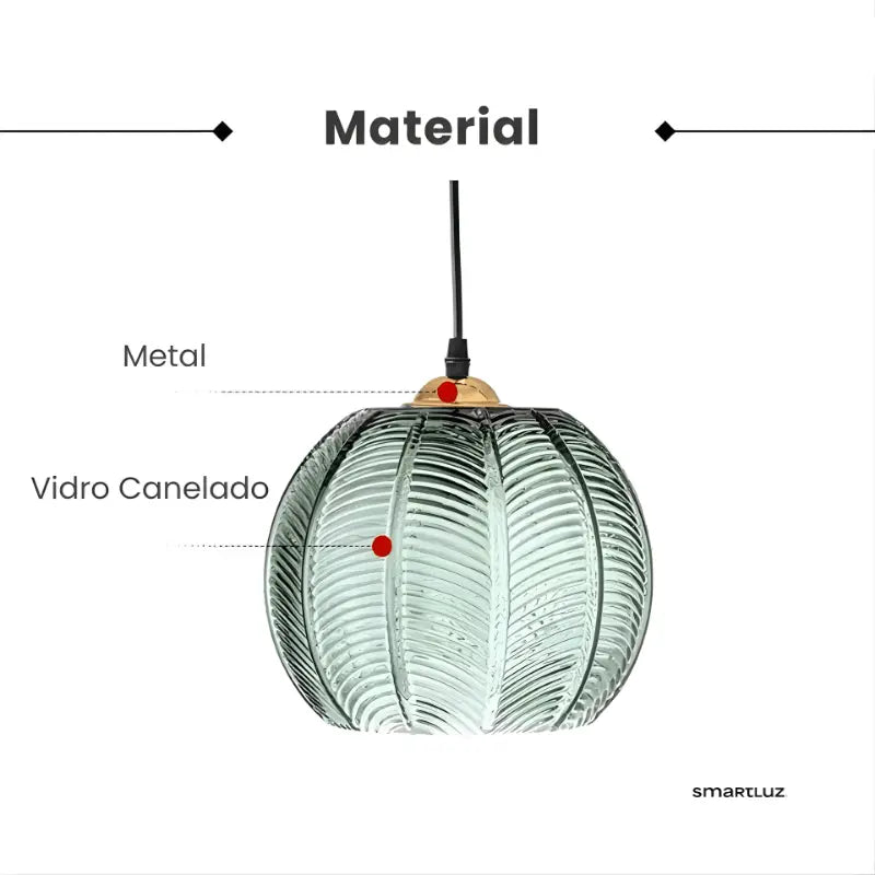 Infográfico com materiais da luminária pendente SmartLuz: cúpula em vidro canelado verde e base em metal dourado