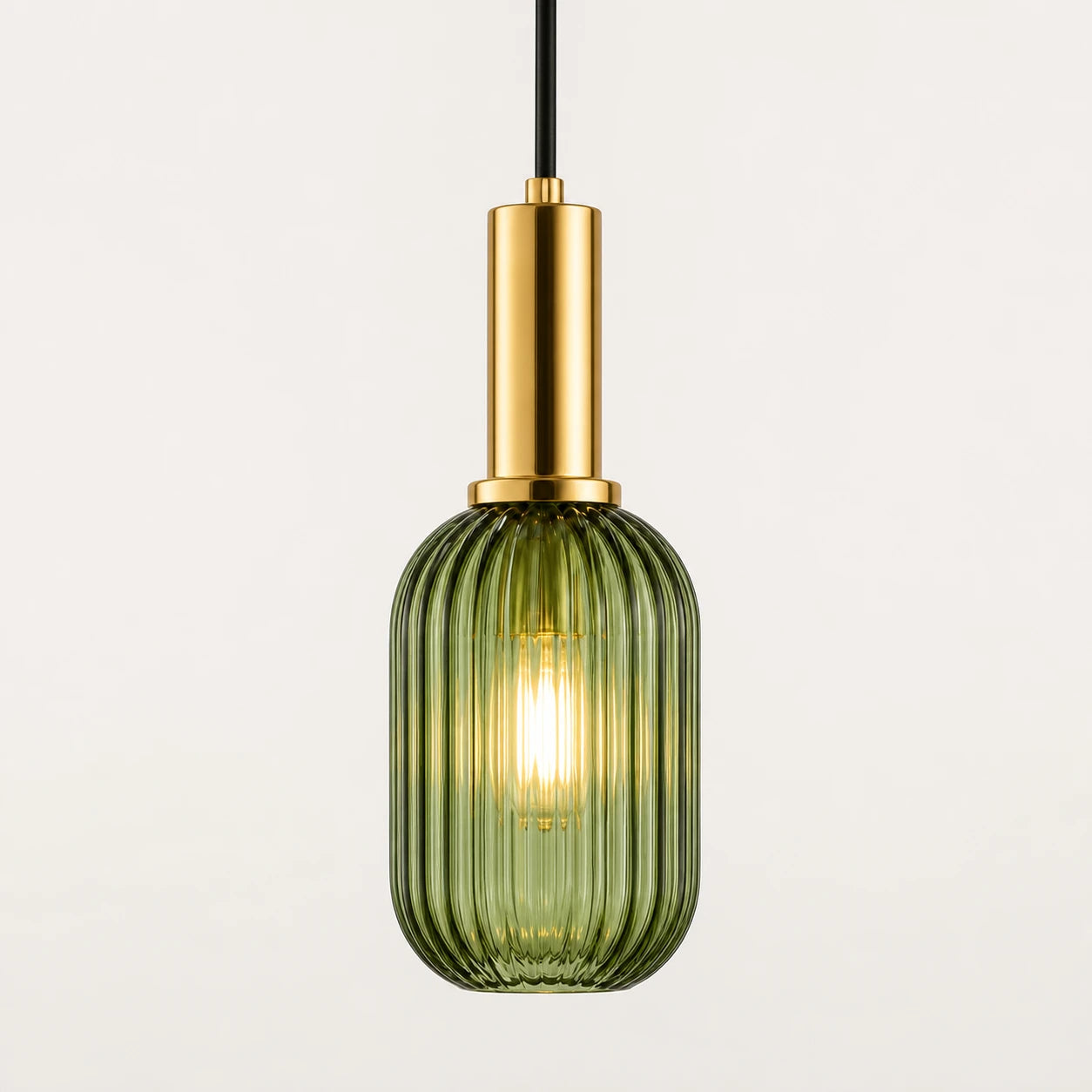 Luminária pendente de vidro verde canelado Colors 13cm em fundo branco